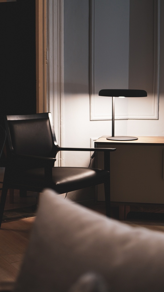 LAMPARA DE MESA GOTA 40 NEGRO